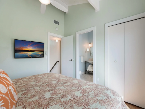 Six Bedroom Home on the Canal in Anna Maria